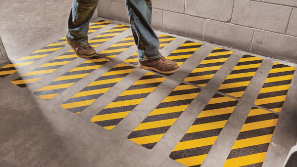 3M™ Safety-Walk™ Antirutschbeläge mit Controltac™ Liner | Röckelein