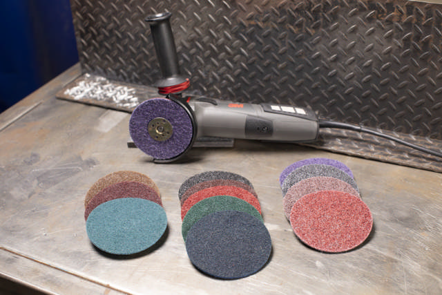 Weniger Nacharbeit, mehr Effizienz im Lackierprozess – Scotch-Brite™ Präzisions-Vliesscheiben + 3M™ Hochleistungsabdeckband